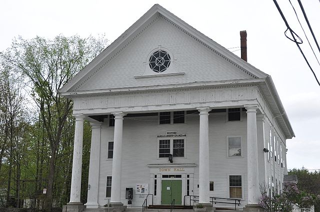 640px-BedfordNH_TownHall