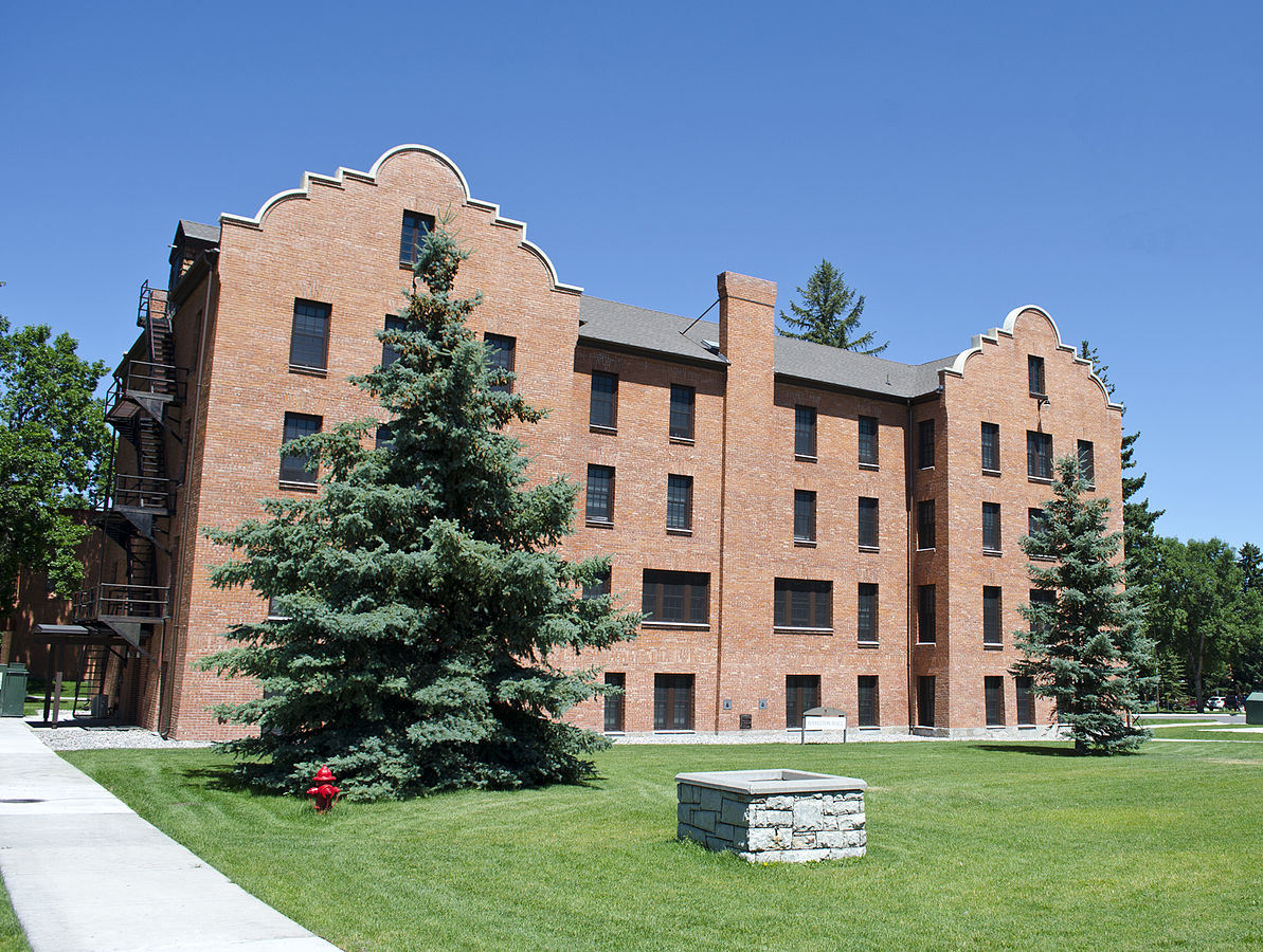 1193px-Hamilton_Hall_-_Montana_State_University_-_Bozeman,_Montana_-_2013-07-09