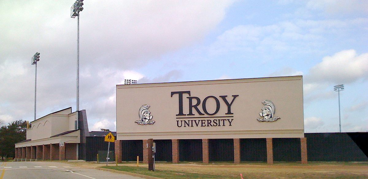 1200px-Troy_Entrance