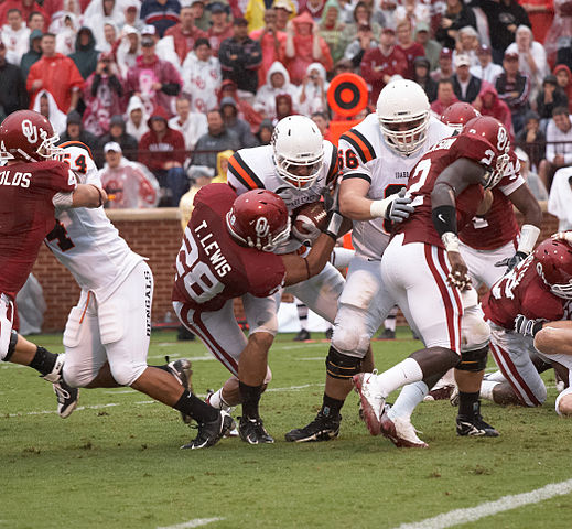 519px-OklahomaSooners-IdahoStateBengals-Tackle