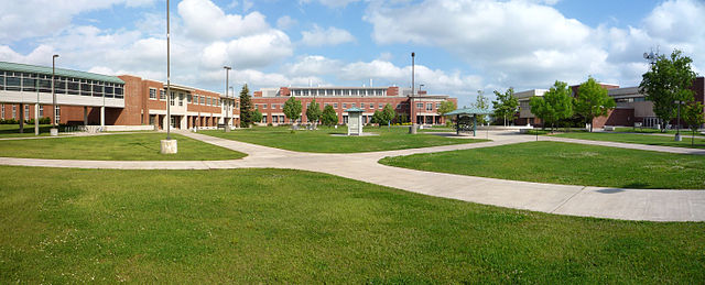 640px-2009-0618-NMU-AcademicMall