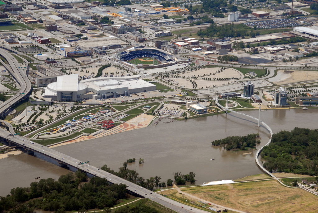 Aerial_photograph_of_the_Missouri_River_at_Omaha,_Neb.,_June_11,_2011