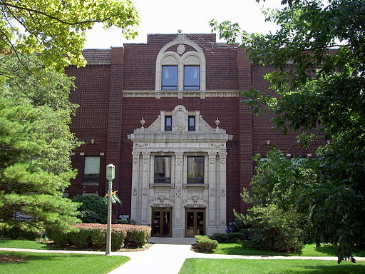 Alumni_Gym,_Loyola_University_Chicago