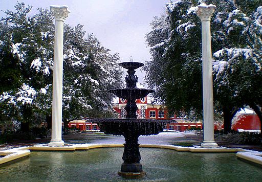 Belhaven_University_Fountain