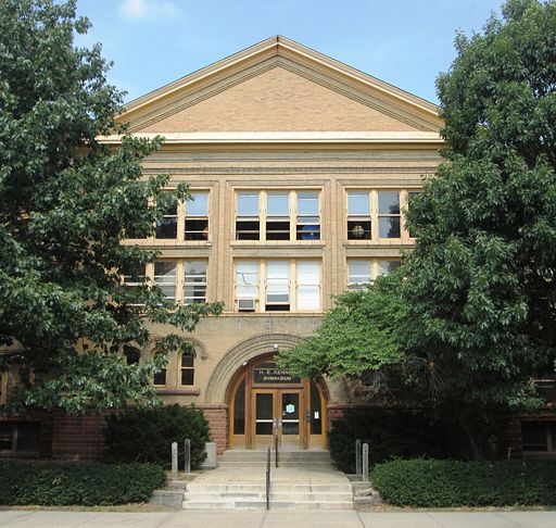 H._E._Kenney_Gymnasium_University_of_Illinois_Springfield_Avenue_entrance